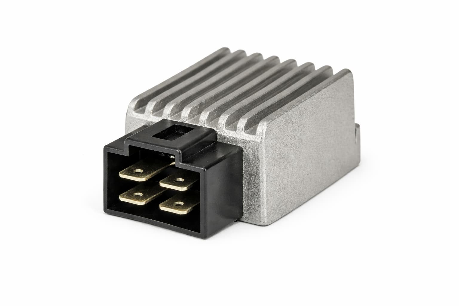 Yleismallin jänniteensäädin 12V DC